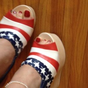 - Go patriotic with super cute flag motif wedges